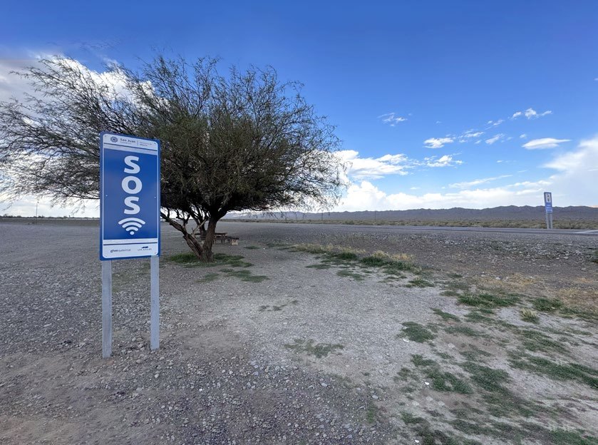 Punto SOS con energía solar e internet satelital
